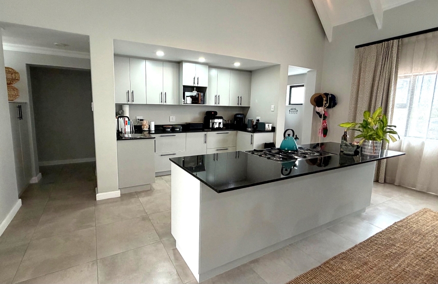 To Let 4 Bedroom Property for Rent in St Francis Links Eastern Cape